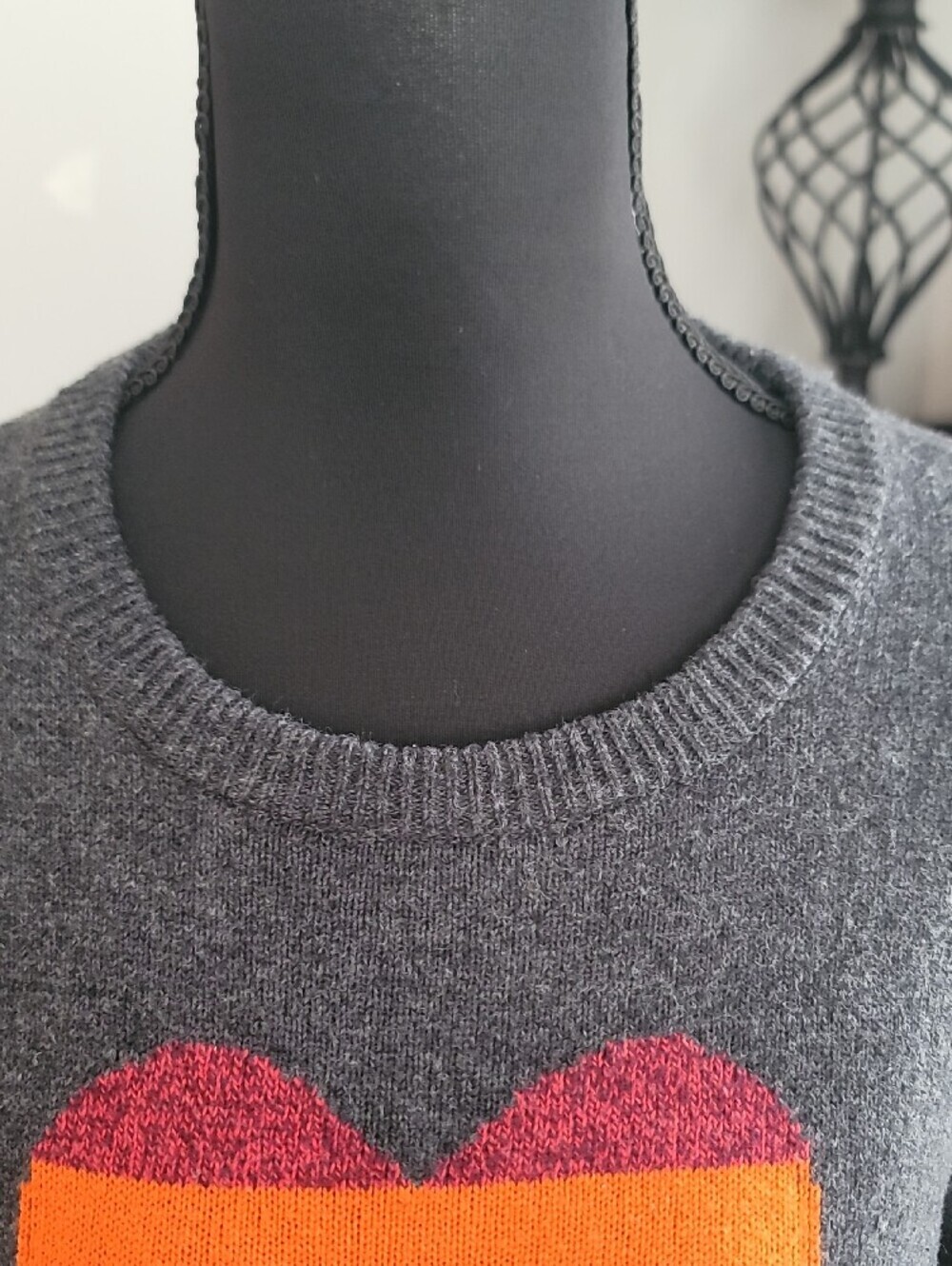 GAP Charcoal Crewneck Sweater with Multicolor Heart Stripes size small - Picture 3 of 9